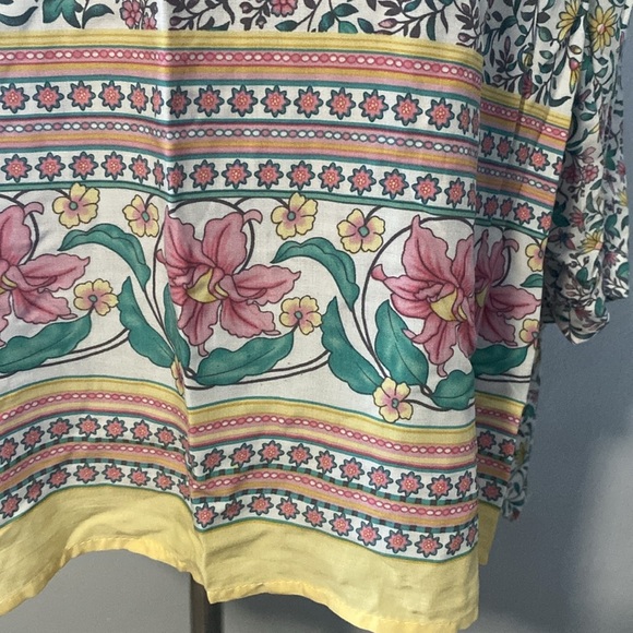Artisanony Blouse Flowers Butterflies Lightweight Summer Split Neck Top Sz L - Picture 3 of 8